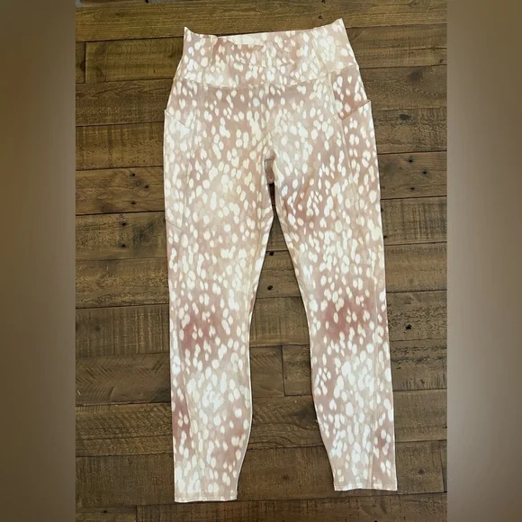 NWT Fabletics Oasis PureLuxe High-Waisted 7/8 Legging - Size Medium - Picture 2 of 4